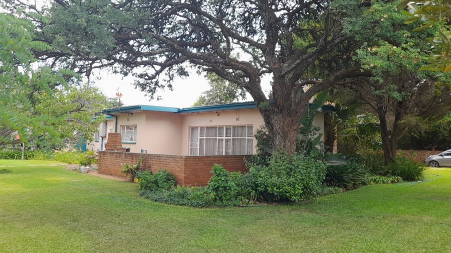 5 Bedroom Property for Sale in Hartbeesfontein North West